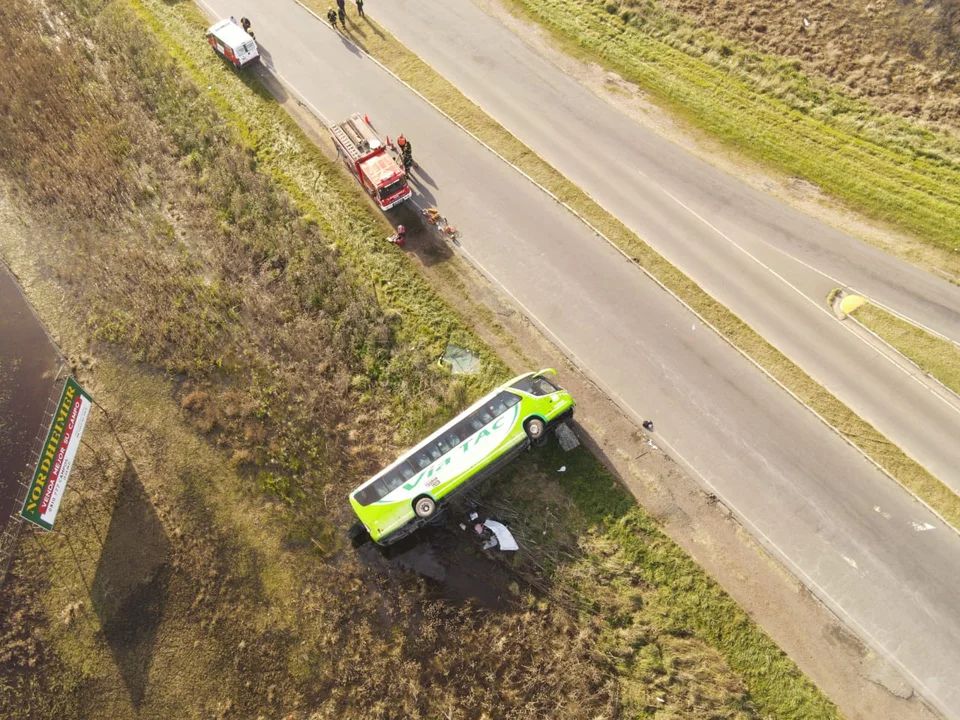 Denuncian fallas en el colectivo de Vía Tac que volcó en la ruta 51: al menos cinco muertos y 25&nbsp;heridos
