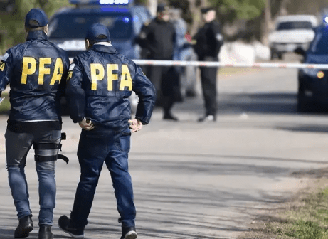 Un policía mató a un delincuente, hirió a otros dos y un menor quedó grave por una bala&nbsp;perdida