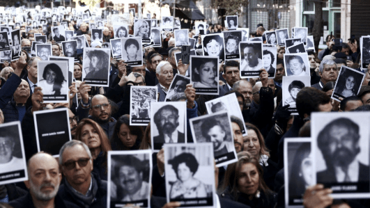 Avanza el juicio en ausencia para los acusados por el atentado a la&nbsp;AMIA