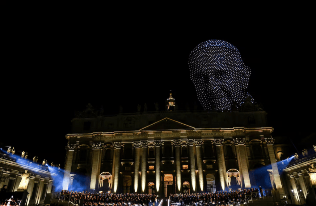 Un cielo iluminado para Francisco: miles de drones formaron el rostro del Papa en un homenaje histórico en el&nbsp;Vaticano