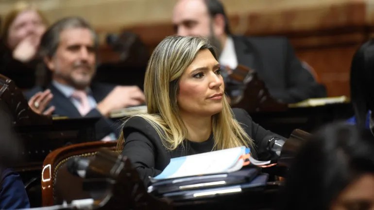 Vecinos y alumnos neuquinos acusan a Nadia Márquez, candidata a senadora elegida a dedo desde Buenos Aires, de haber sido parte de una red que vendía títulos&nbsp;falsos