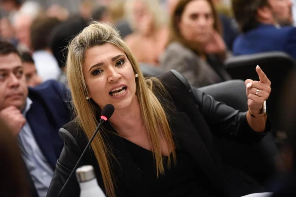 Denuncian a Nadia Márquez, senadora electa de LLA, por la emisión de títulos universitarios&nbsp;truchos