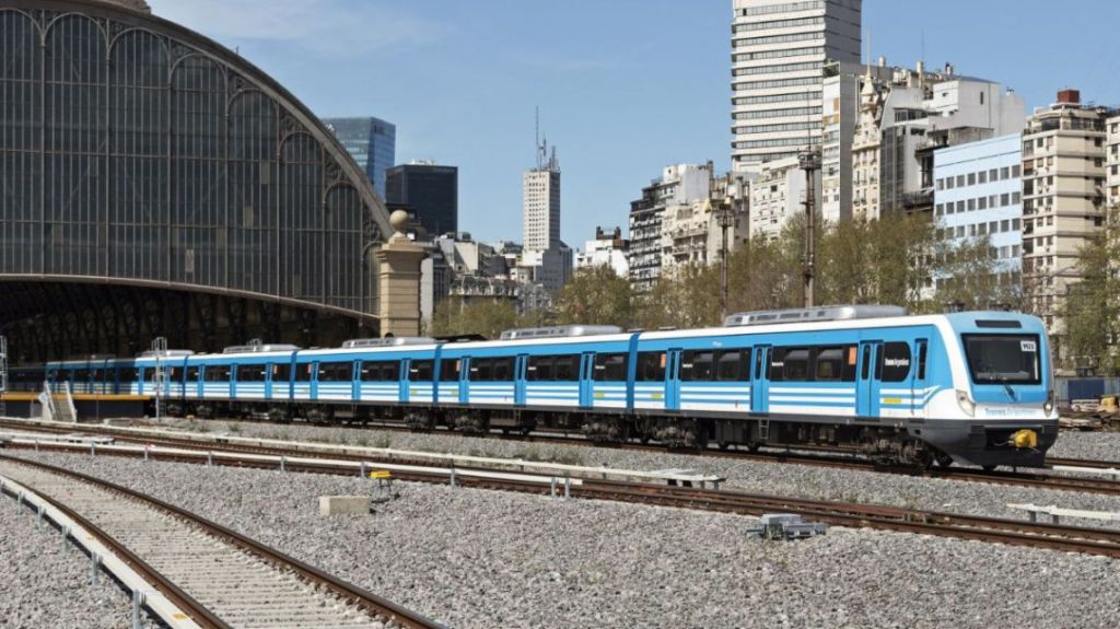 Suspenden los trenes a Tucumán y Córdoba: Randazzo cuestiona abandono y corrupción en la gestión&nbsp;ferroviaria