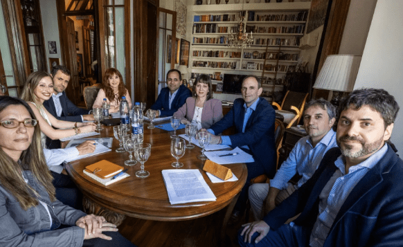 Cristina Kirchner recibió a nueve economistas del PJ y analizó un plan de desarrollo&nbsp;económico